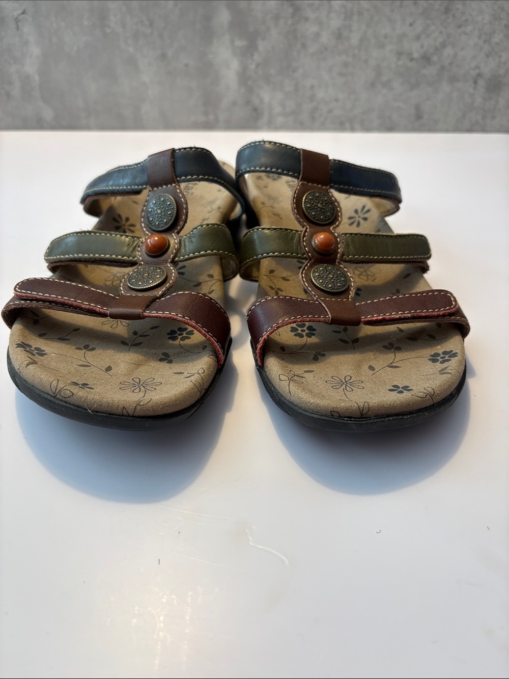 Taos NWT women’s size 9 leather sandals in brown, navy blue and olive green - Picture 5 of 9